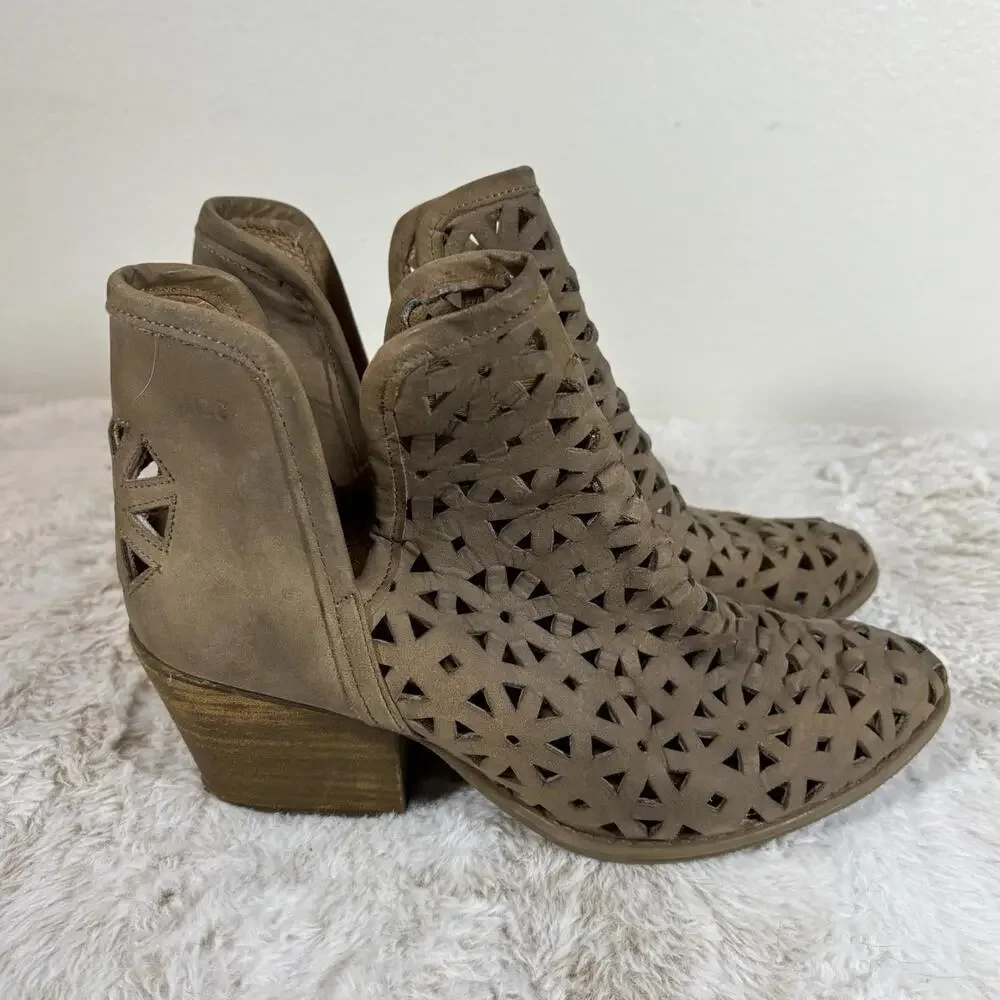 Musse & Cloud Taupe Laser Cut Ankle Booties Womens 8 EU 39 Leather 2.5” Heel